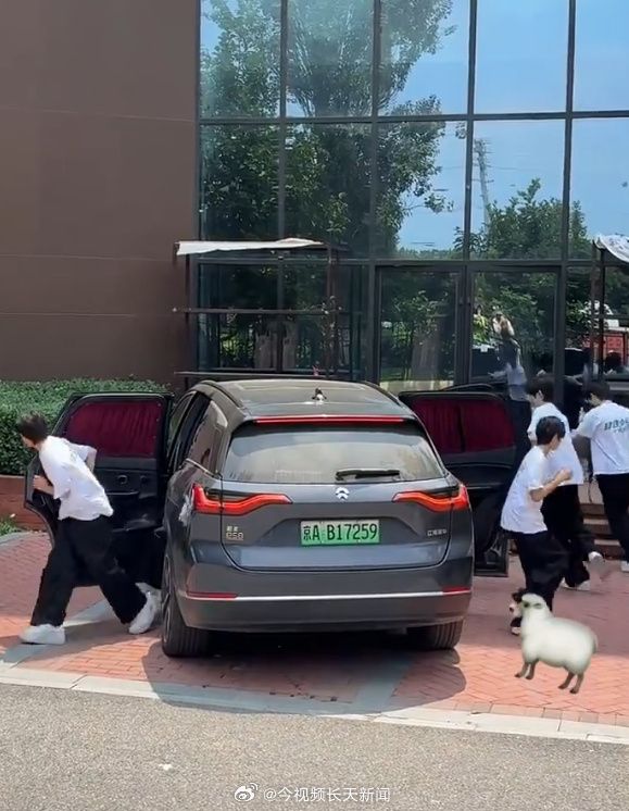 把中产看傻“坐新能源车越来越像钻别人家被窝了”CQ9电子网站蔚来们往车里装衣帽间、厨房和厕所(图6)